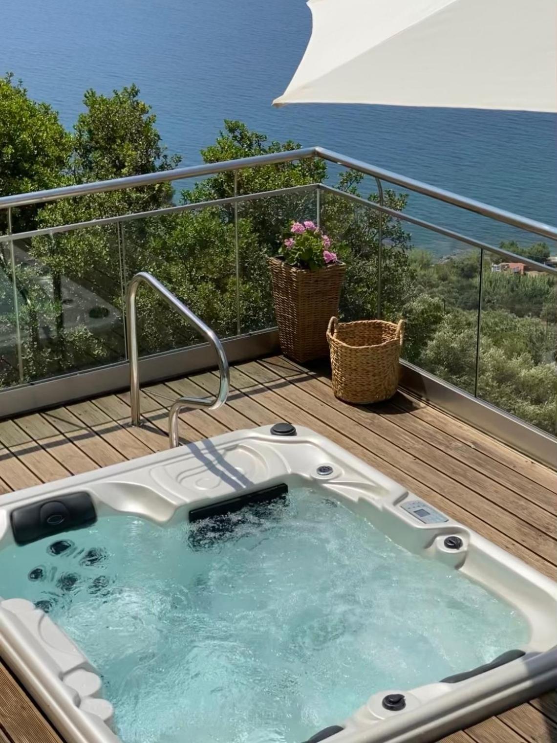 Beachfront Ravdoucha Epavlis Eleni Villa - Pool, Hot Tub, Gym, Sauna, Private Parking, Wifi 干尼亞 外观 照片