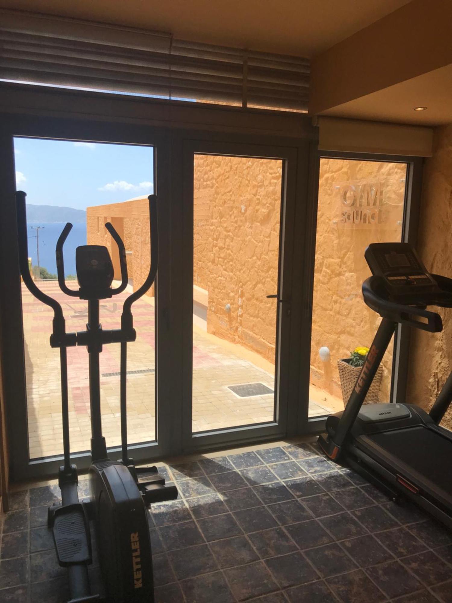 Beachfront Ravdoucha Epavlis Eleni Villa - Pool, Hot Tub, Gym, Sauna, Private Parking, Wifi 干尼亞 外观 照片
