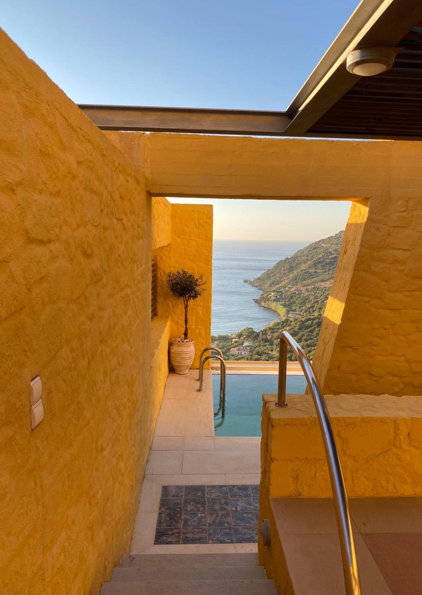 Beachfront Ravdoucha Epavlis Eleni Villa - Pool, Hot Tub, Gym, Sauna, Private Parking, Wifi 干尼亞 外观 照片
