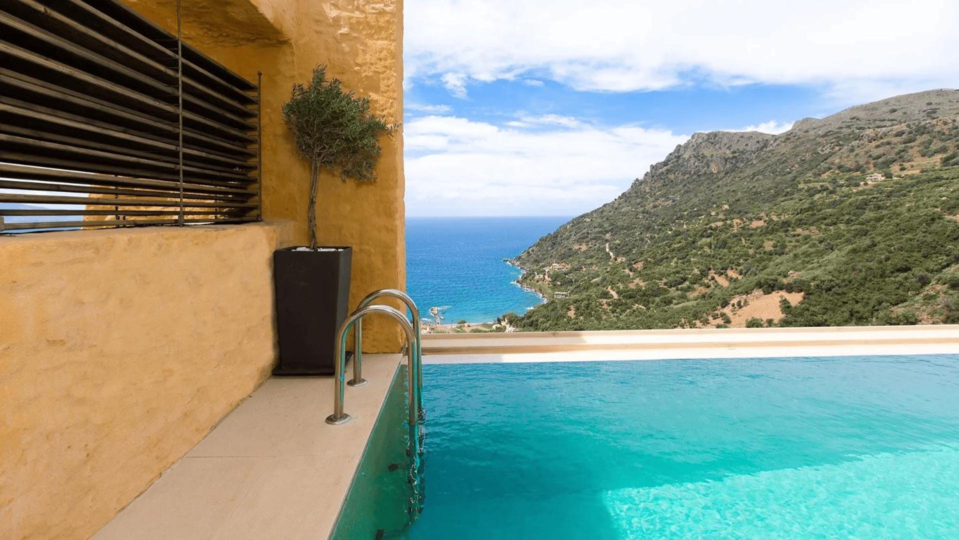 Beachfront Ravdoucha Epavlis Eleni Villa - Pool, Hot Tub, Gym, Sauna, Private Parking, Wifi 干尼亞 外观 照片
